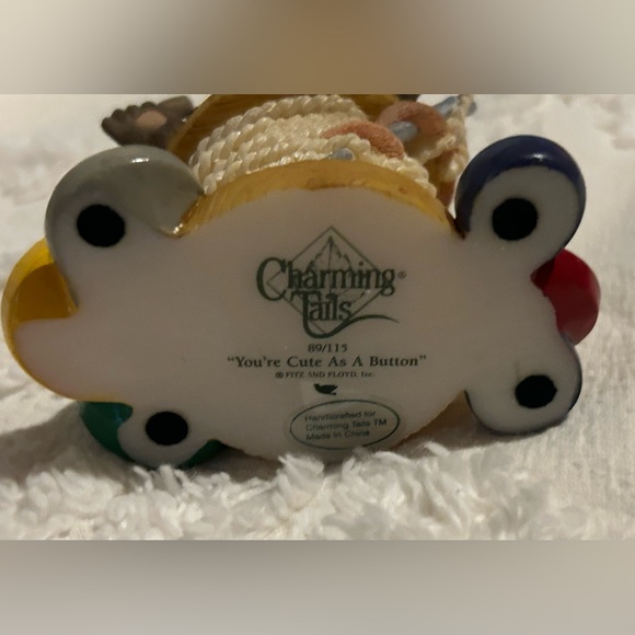 Charming Tails collectible figurine by Fitz and Floyd. Cute As A Button - Picture 4 of 4